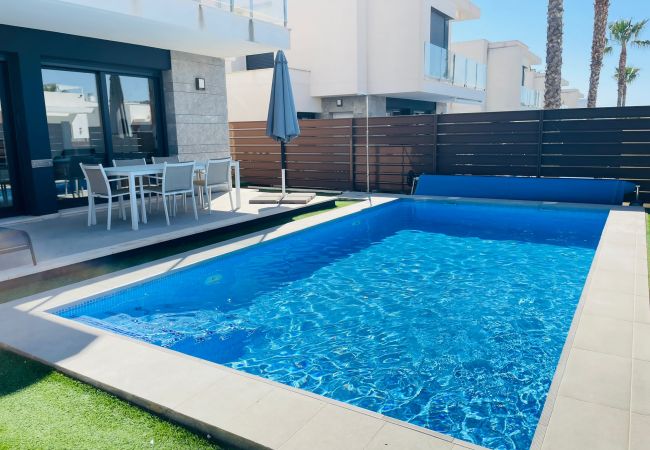 Villa in Orihuela - 3034 Vistabella- Bali 3034 Villa in Orihuela - 3034 Vistabella- Bali 3034