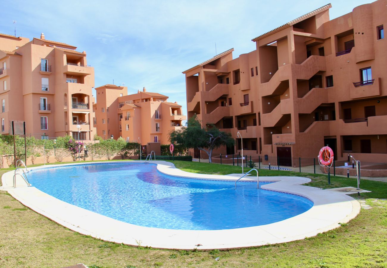 ZapHoliday - 2303 - Apartmentvermietung in Manilva, Costa del Sol - Schwimmbad