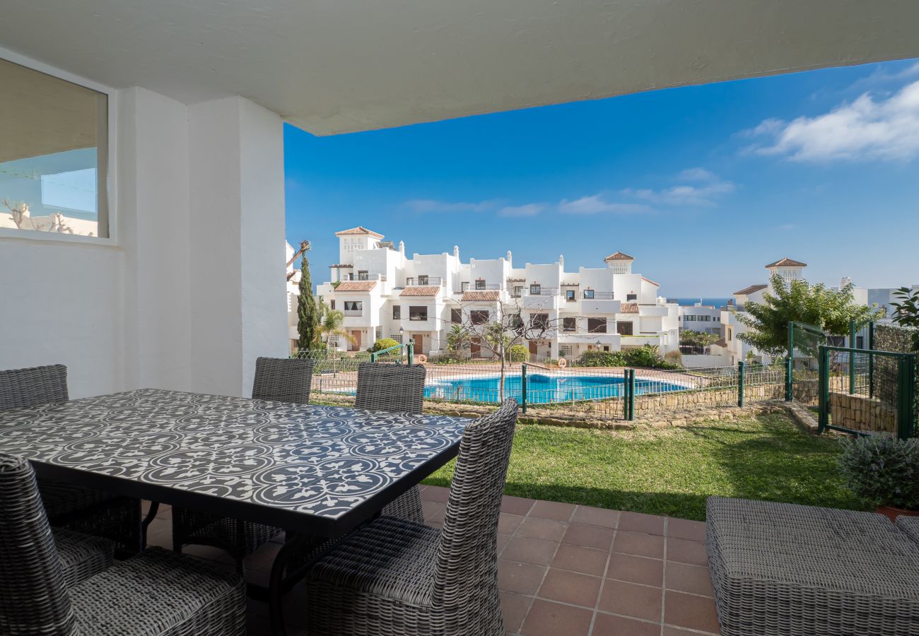 ZapHoliday - 2305 - Apartmentvermietung in La Alcaidesa, Costa del Sol - Schwimmbad