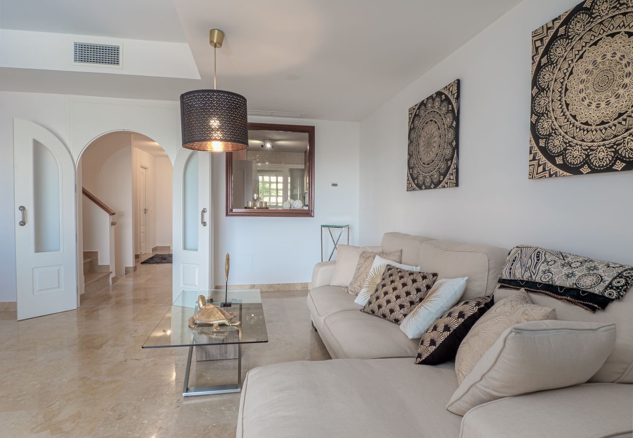 Villa in San Roque - Marina Alcaidesa 2305