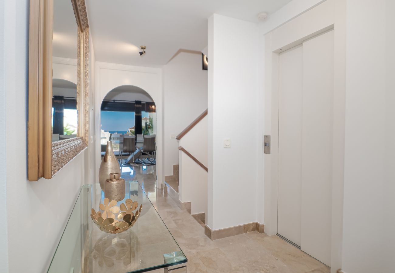 Villa in San Roque - Marina Alcaidesa 2305