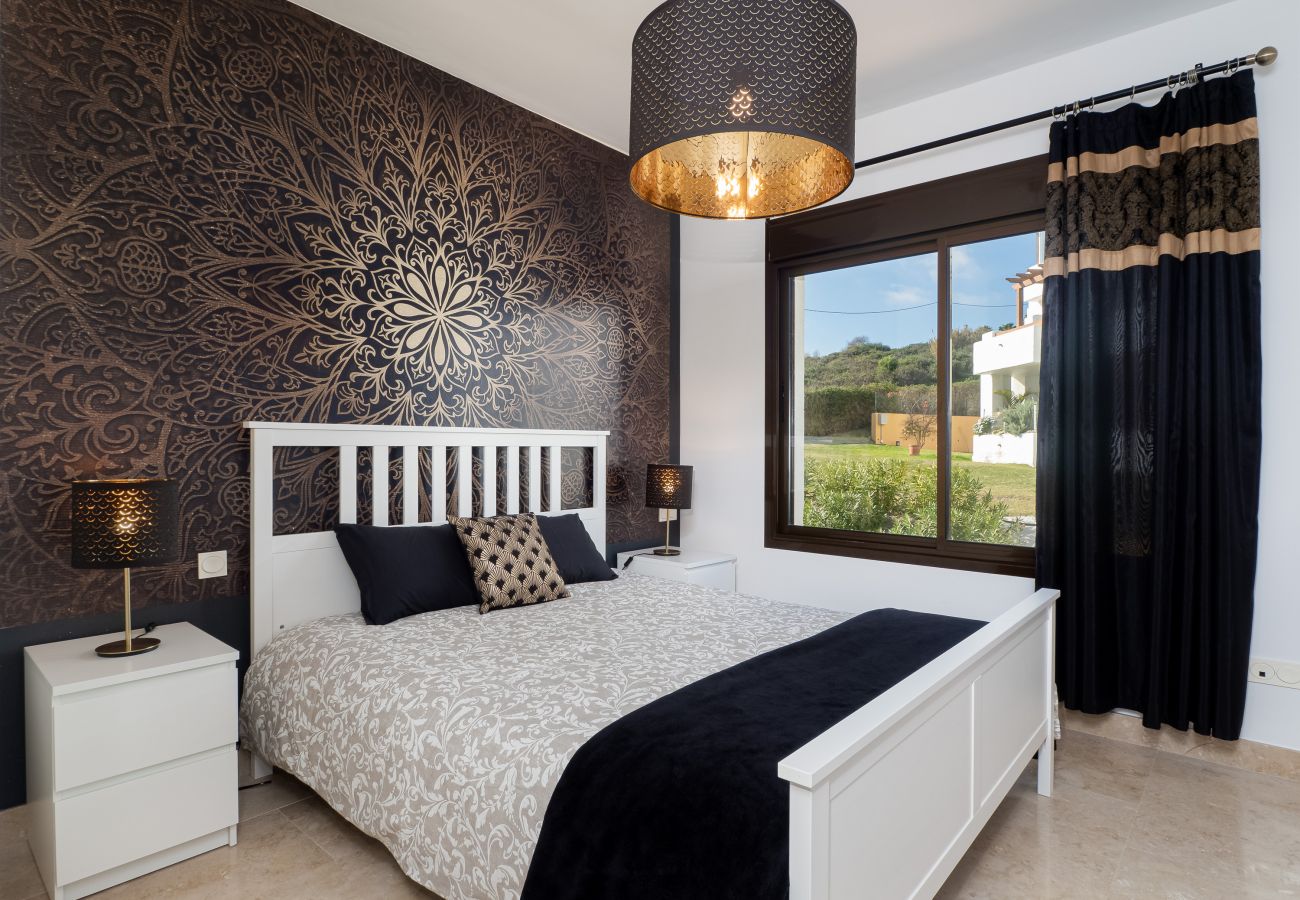 ZapHoliday - 2305 - Apartmentvermietung in La Alcaidesa, Costa del Sol - Schlafzimmer