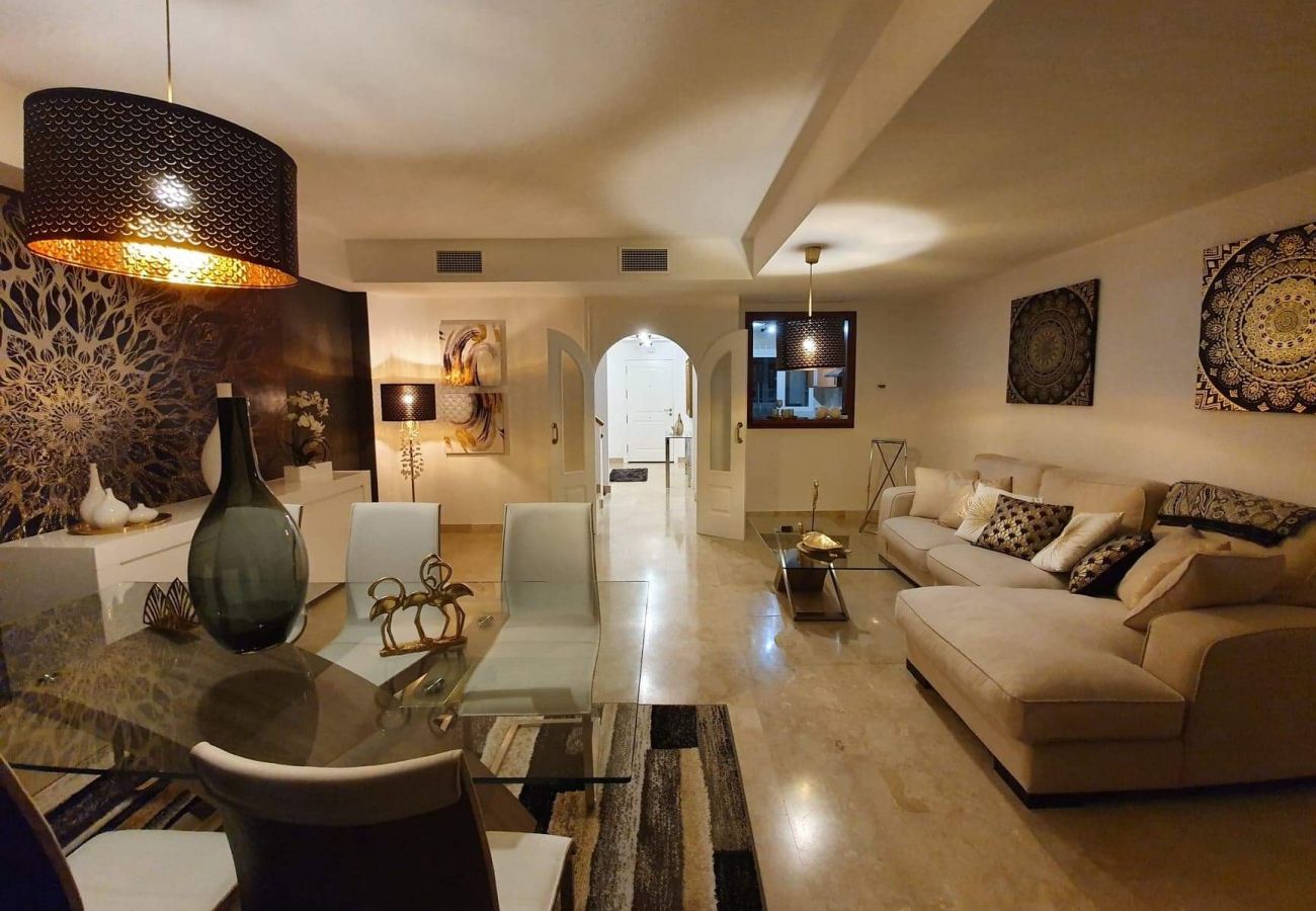 Villa in San Roque - Marina Alcaidesa 2305
