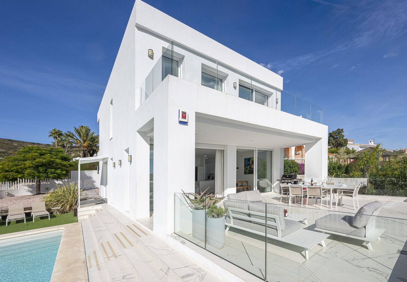 Villa in San Roque - Villa ELISEO 2400 Private Pool & Sea View