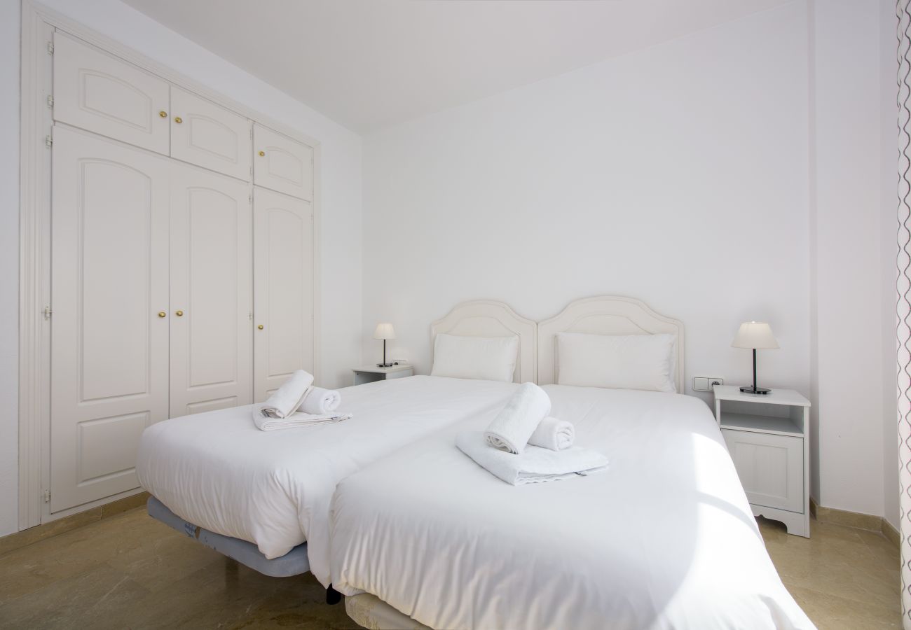 Ferienwohnung in Manilva - Marina Duquesa 2431 Beach Front 