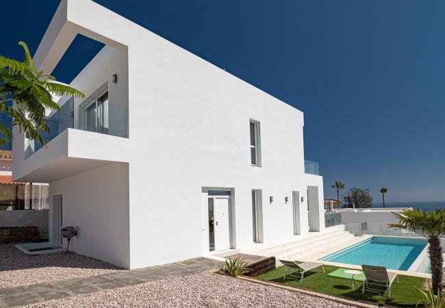 Villa in San Roque - Villa ELISEO 2400 private pool & sea view Villa in San Roque - Villa ELISEO 2400 private pool & sea view