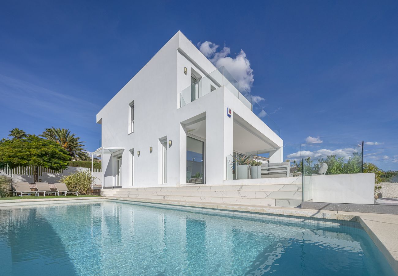 Villa en San Roque - Villa ELISEO 2400 Private Pool & Sea View