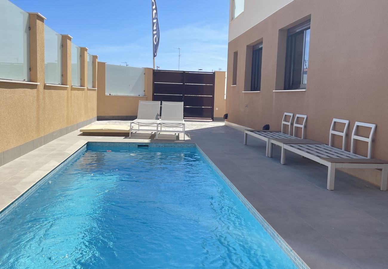 Villa en San Pedro del Pinatar - 3083  CASA NUEVE