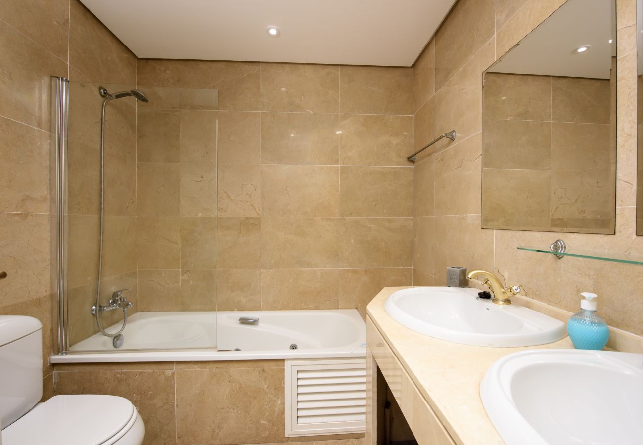 Apartamento en Manilva - Marina Duquesa 2431 Beach Front 