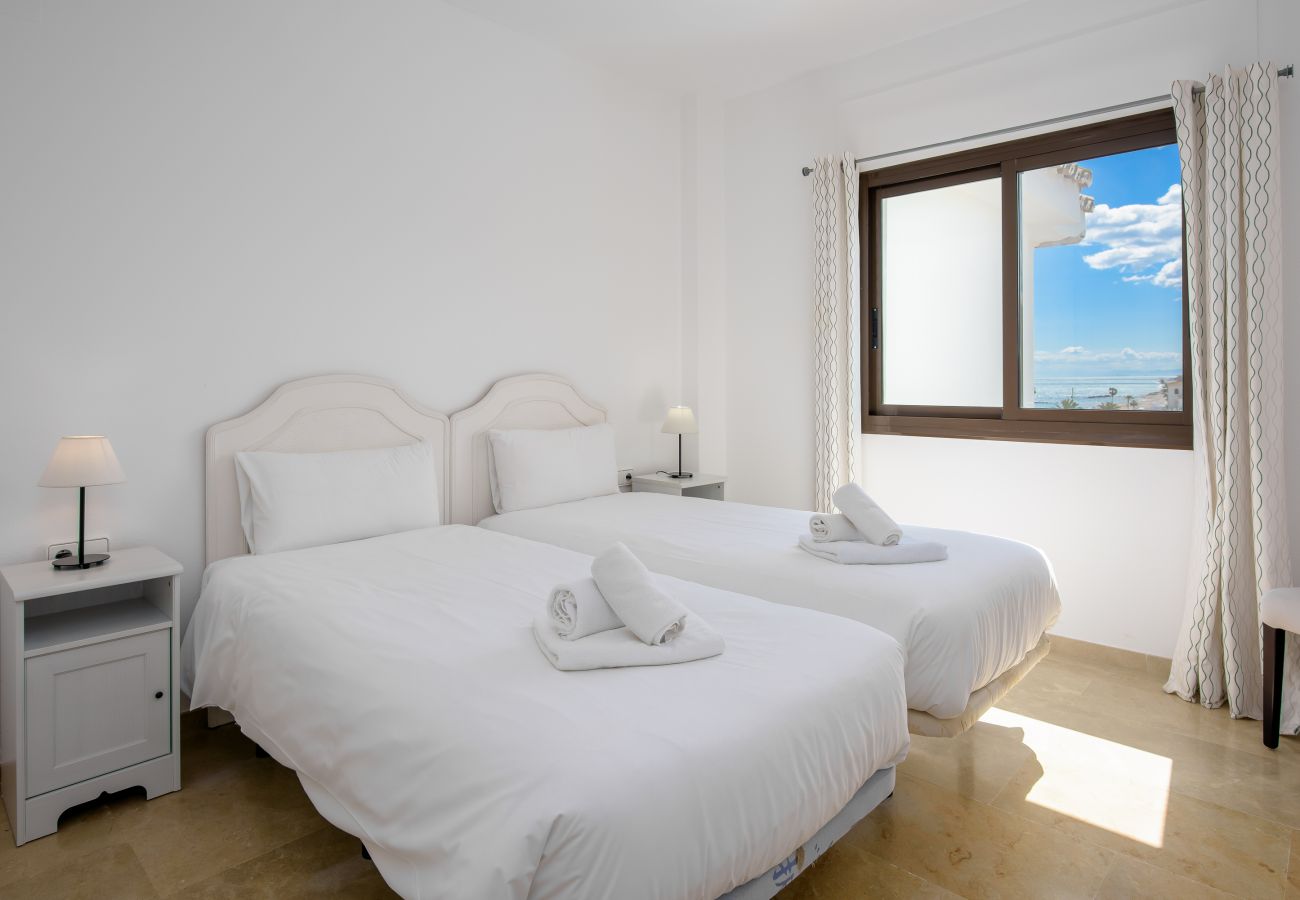 Apartamento en Manilva - Marina Duquesa 2431 Beach Front 