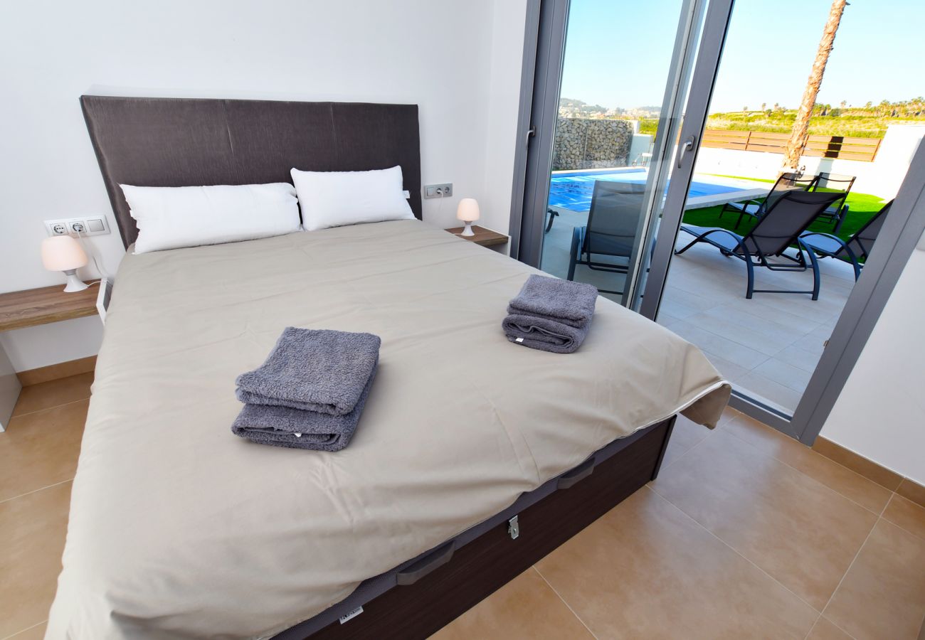 Zapholiday  –  3021  -  villa Orihuela , Alicante  – chambre