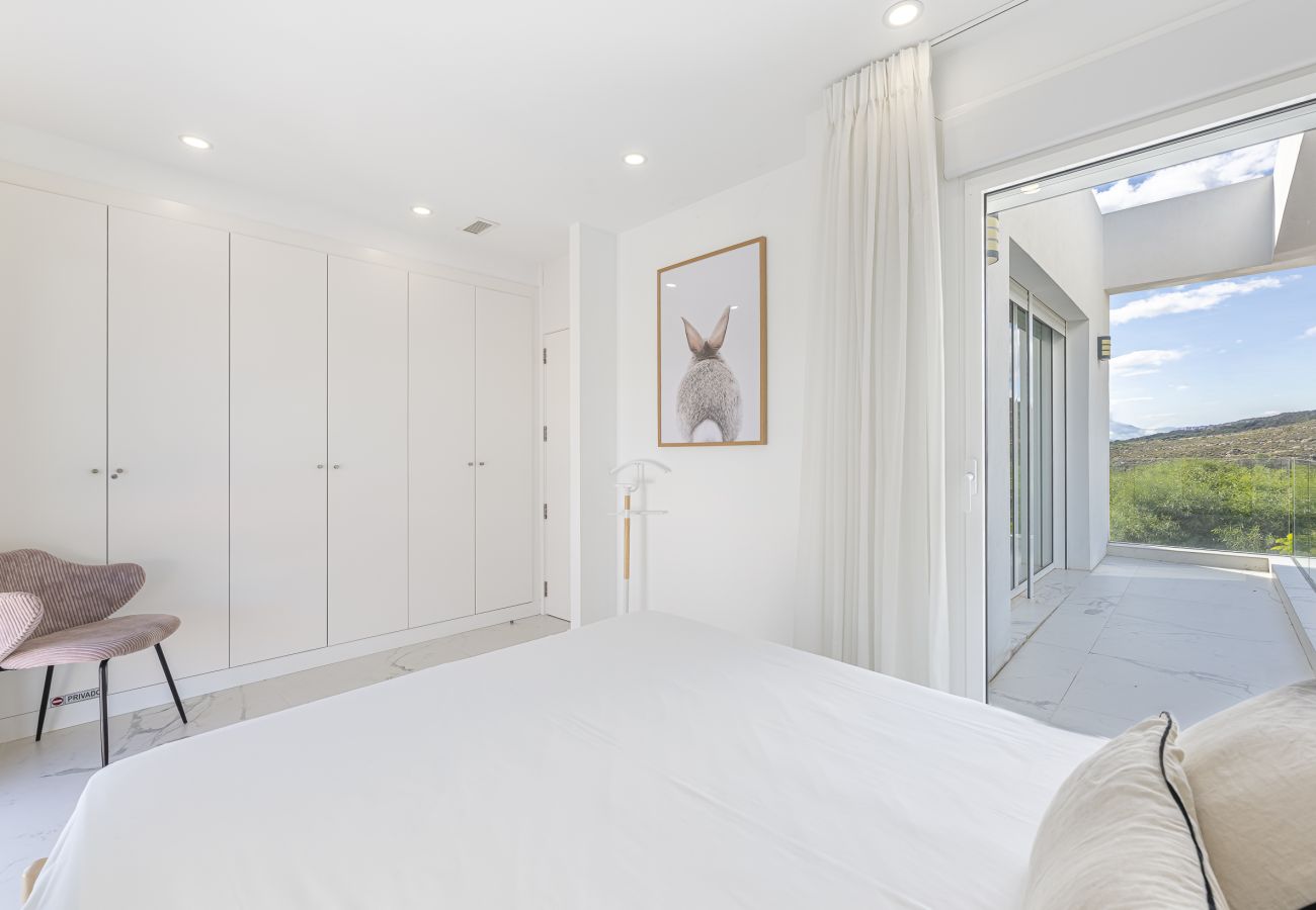 Villa in San Roque - Villa ELISEO 2400 Private Pool & Sea View