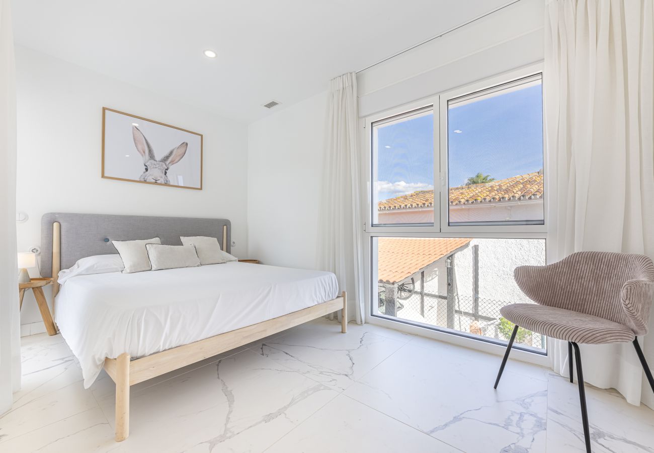 Villa in San Roque - Villa ELISEO 2400 Private Pool & Sea View